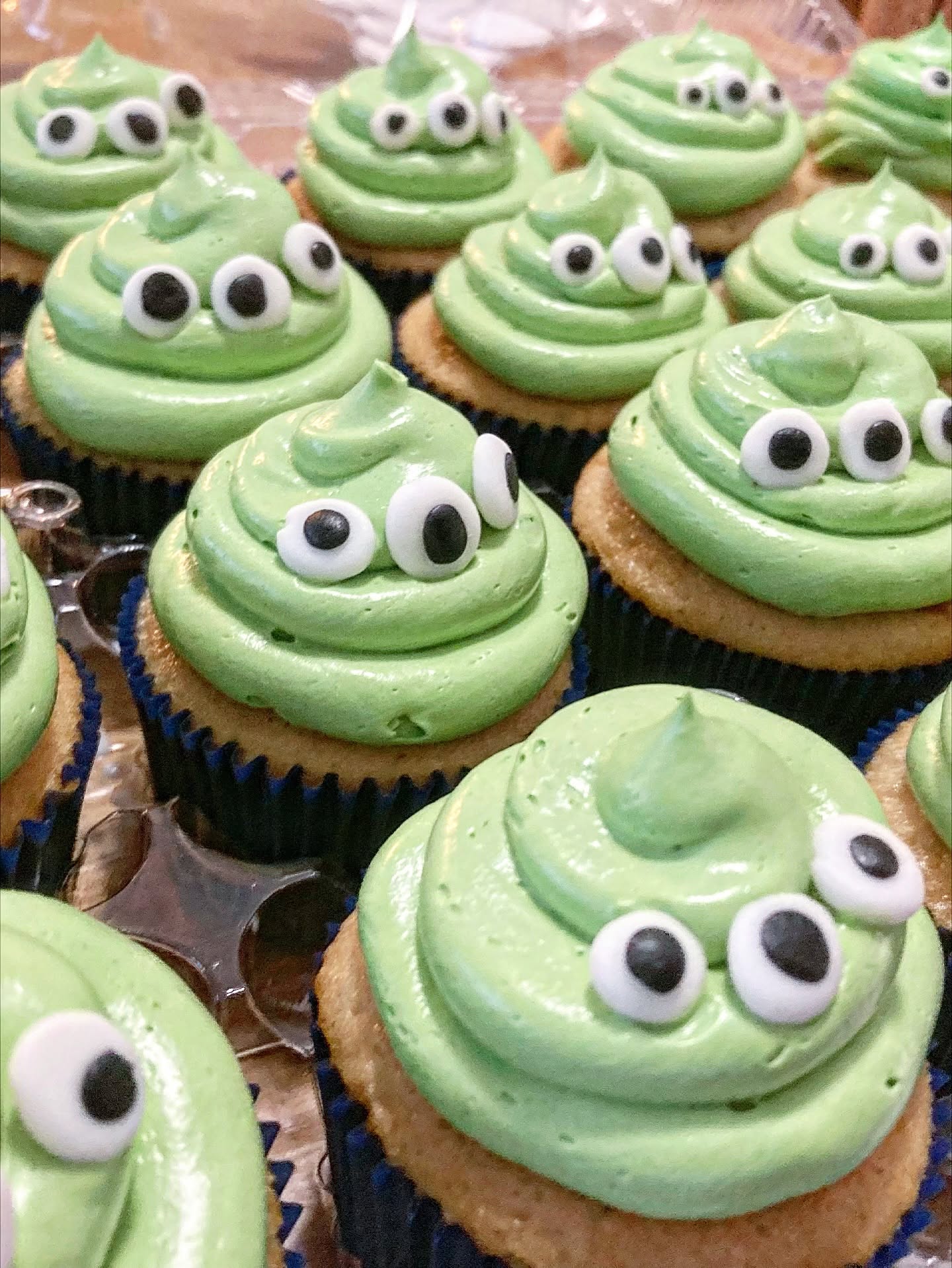 H Bakes & Canapes - CUPCAKES - 543 6445 - Image 3