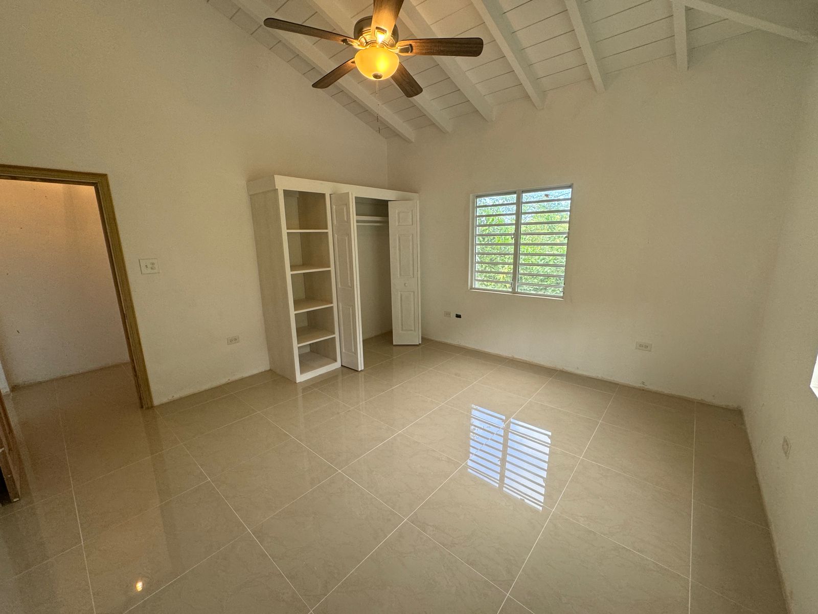 Emerald Properties - 2 Bed 2 Bath, Carrot Bay - Image 3