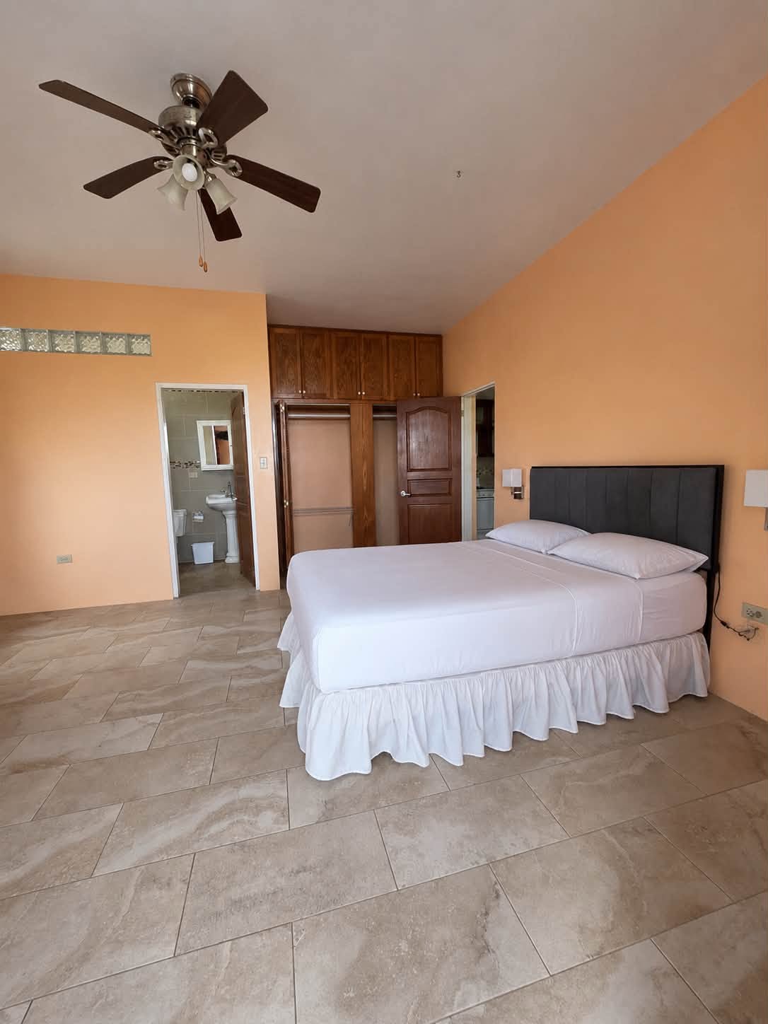 MK - FULLY FURNISHED 1-BEDROOM APARTMENT IN SPOONERS - Image 4