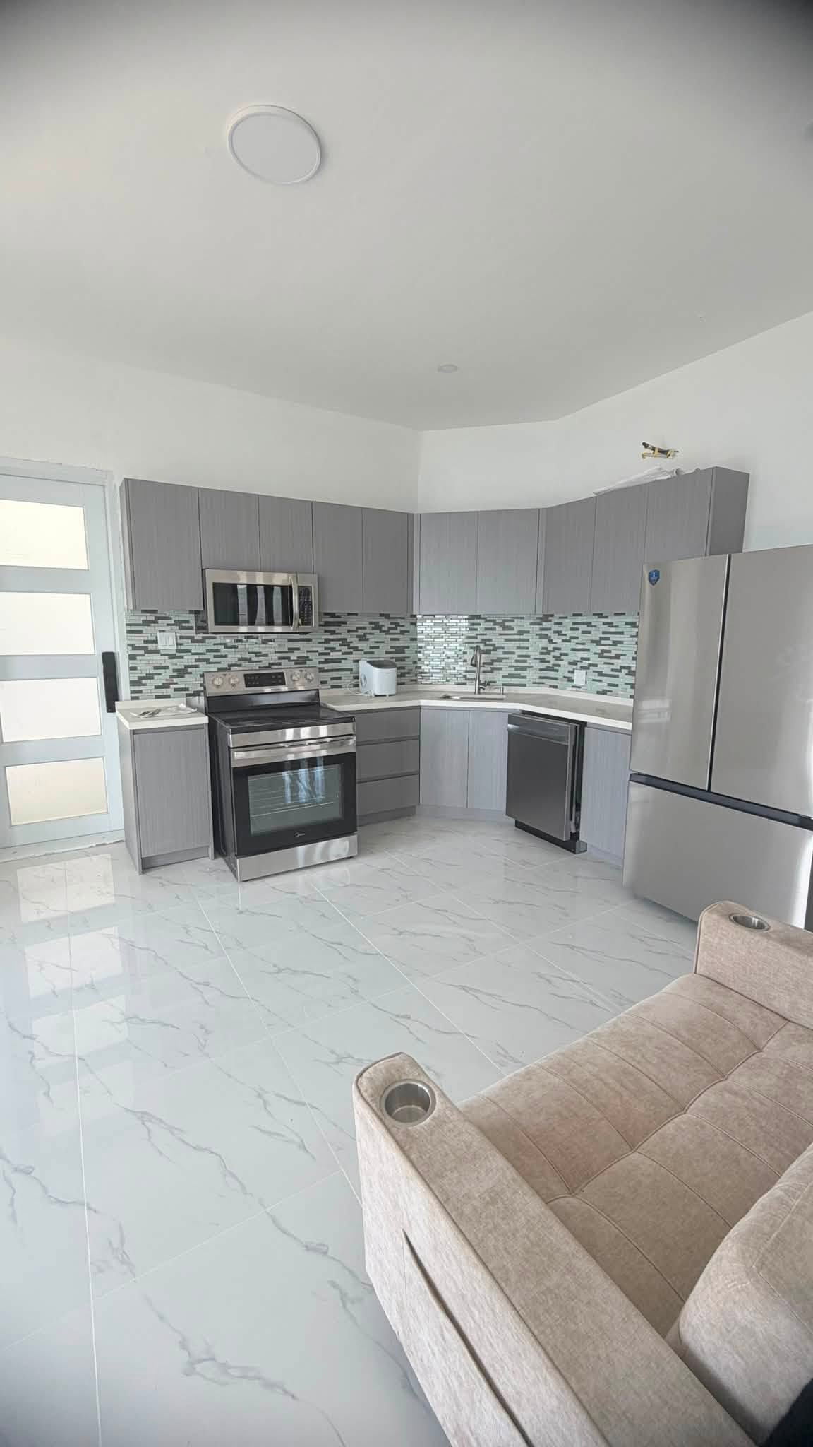 MK - MODERN & FULLY FURNISHED 2-BEDROOM APARTMENT | WEST END - Image 4